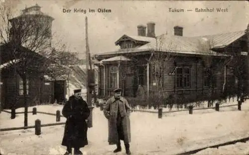 Ak Tukum Lettland, Bahnhof West, Krieg im Osten, Winter, Soldaten