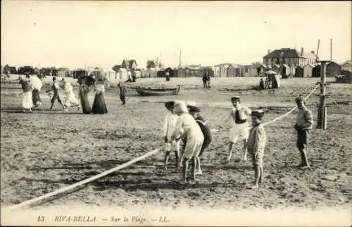 Set von 50 Ak  Riva Bella Menschen am Strand