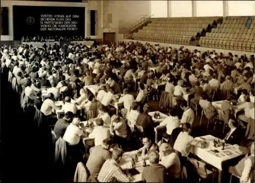 Set von 12 Fotos Wismar, Sport und  Mehrzweckhalle, Politiker , SED