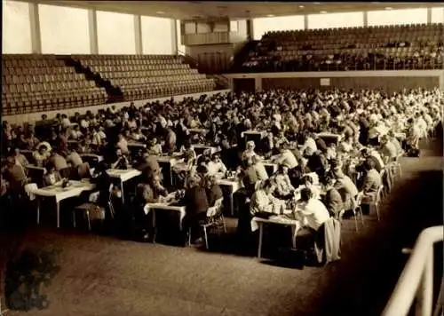 Set von 12 Fotos Wismar, Sport und  Mehrzweckhalle, Politiker , SED