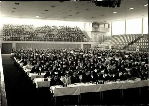 Set von 7 Fotos Wismar Sport und Mehrzweckhalle , 1971 , SED