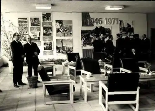 Set von 7 Fotos Wismar Sport und Mehrzweckhalle , 1971 , SED