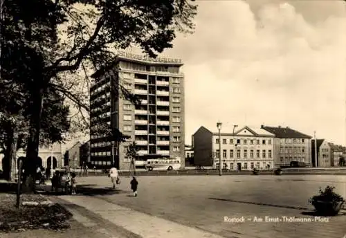 Ak Rostock, Hochhaus am Ernst Thälmann Platz, Neues Deutschland