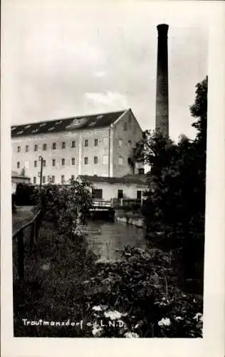 Foto Ak Trautmannsdorf an der Leitha Niederösterreich, Teilansicht, Fabrik