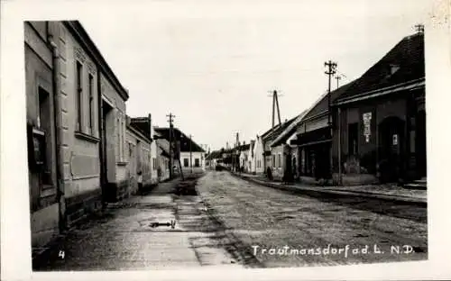 Foto Ak Trautmannsdorf an der Leitha Niederösterreich, Straßenpartie