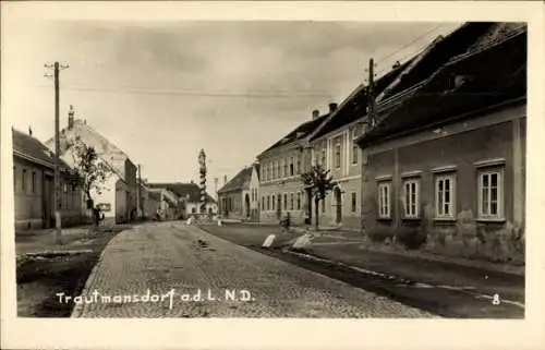 Foto Ak Trautmannsdorf an der Leitha Niederösterreich, Straßenpartie, Mariensäule