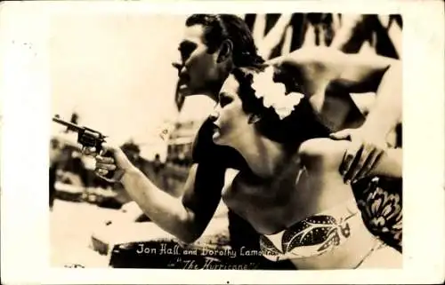 Ak Filmszene The Hurricane, Schauspieler Jon Hall und Dorothy Lamour