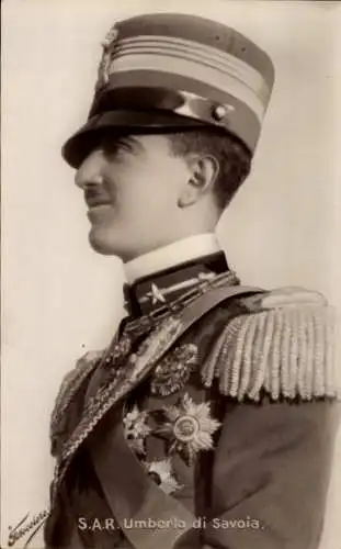 Ak König Umberto II. von Italien, Porträt in Uniform