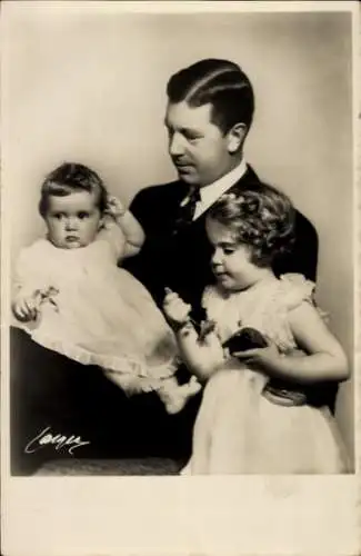 Ak Kronprinz mit den Prinzessinnen Margaretha und Birgitta, Blumen, Spielzeugauto