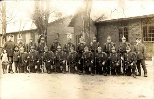 Foto Ak Deutsche Soldaten in Uniform, Lockstedter Lager, Baracke