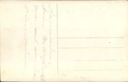 Foto Ak Deutsche Soldaten beim Essen