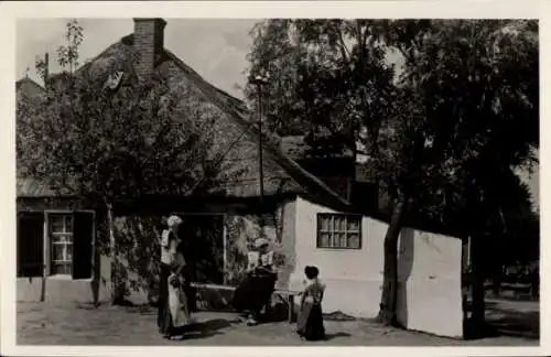 Ak Spakenburg Bunschoten Utrecht Niederlande, Haus, Volkstrachten