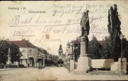 Ak Freiburg im Breisgau, Kaiserbrücke, Statue, Straßenbahn