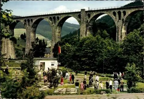 Ak Willingen im Upland Waldeck Hessen, Kleingolfplatz, Viadukt