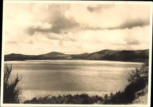 Ak Maria Laach Glees in der Eifel, Blick von Nordosten, Laacher See