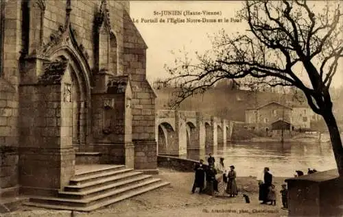 Ak Saint Junien Haute Vienne, Portail de l'Eglise Notre-Dame, le Pont