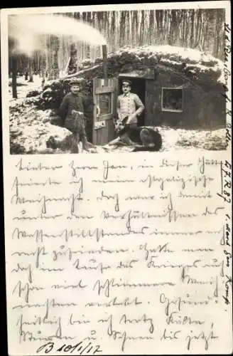 Foto Ak Deutsche Soldaten vor einem Unterstand, Schäferhund, I. WK