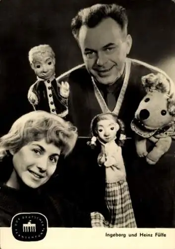 Ak Puppenspieler und Bauchredner Ingeborg und Heinz Fülfe, DDR Deutscher Fernsehfunk, Handpuppen