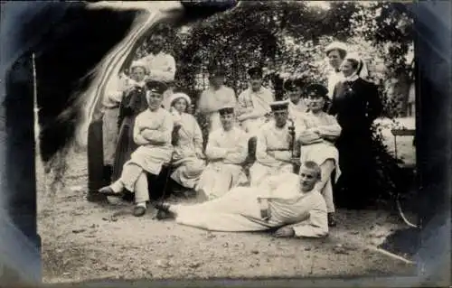 Foto Ak Gleiwitz Oberschlesien, Ambulanz Niederländisches Rotes Kreuz, Lazarett, Krankenschwestern