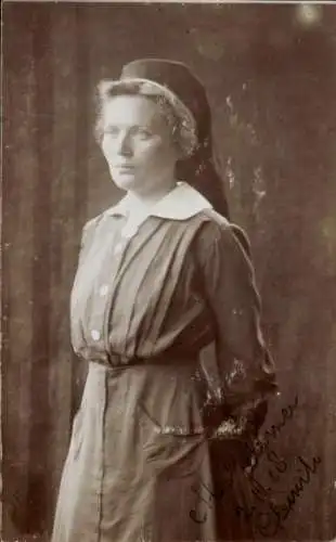 Foto Ak Gleiwitz Oberschlesien, Niederländisches Rotes Kreuz, Krankenschwester, Portrait