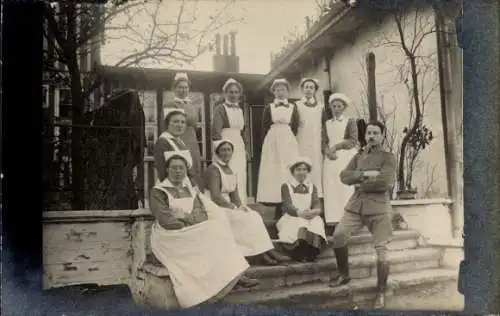 Foto Ak Gleiwitz Oberschlesien, Niederländisches Rotes Kreuz, Krankenschwestern, Gruppenbild