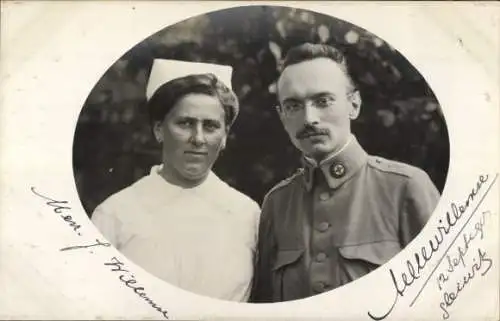 Foto Ak Gleiwitz Oberschlesien, Niederländisches Rotes Kreuz, Krankenschwester u. Sanitäter Willemse