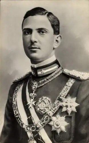 Ak Kronprinz Umberto II. von Italien, Porträt in Uniform