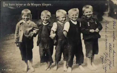 Ak Karlsruher Briganten, Kinder, Gruppenbild, Uns kann keiner an die Wimpern klimpern