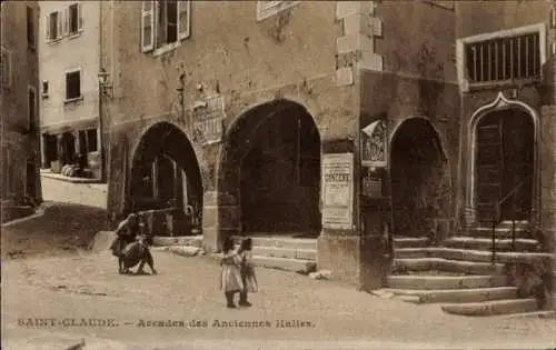 Ak Saint-Claude Jura, Arcades des Anciennes Halles