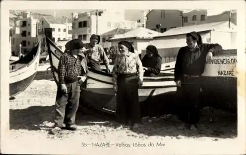 Foto Ak Nazaré Nazareth Portugal, Fischer am Strand, Boote