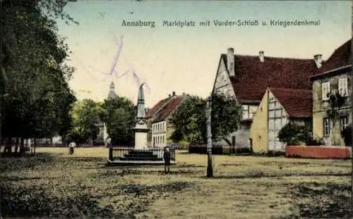 Ak Annaburg im Kreis Wittenberg, Marktplatz mit Vorderschloss und Kriegerdenkmal