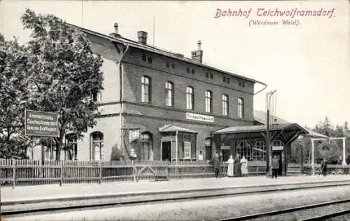 Ak Teichwolframsdorf in Thüringen, Bahnhof Gleisseite