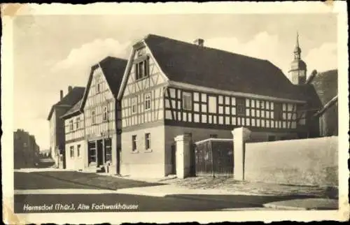 Ak Hermsdorf im Saale Holzland Kreis Thüringen, Blick auf alte Fachwerkhäuser