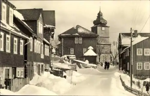 Ak Schnett Masserberg in Thüringen, Straßenpartie, Wintermotiv