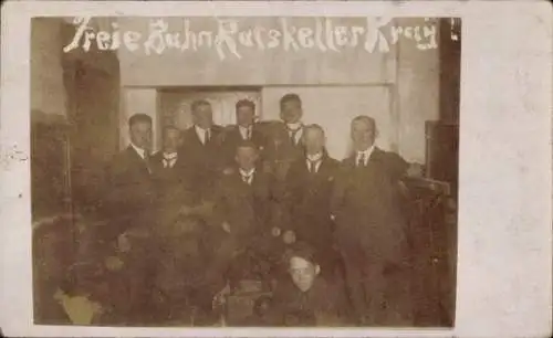 Foto Ak Kray Essen im Ruhrgebiet, Ratskeller, Männer, Gruppenfoto