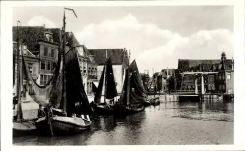 Ak Hoorn Nordholland, Hafen, Fischerboote im Wasser, Zugbrücke