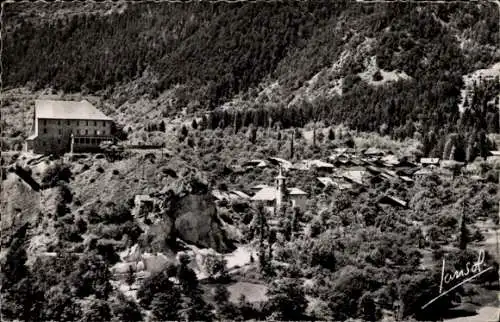 Ak Villette Savoie, vue generale et le Chateau Sainte Anne