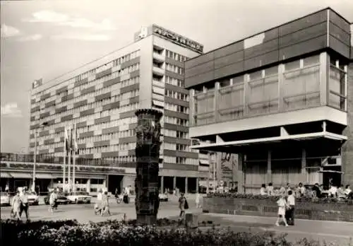 Ak Leipzig, Sachsenplatz mit Postsäule