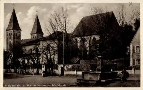 Ak Heidenheim am Hahnenkamm Mittelfranken, Marktplatz, Kirche, Brunnen