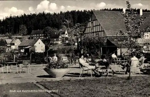 Ak Küstelberg Medebach im Sauerland, Teilansicht der Ortschaft, Fachwerkhaus, Platz