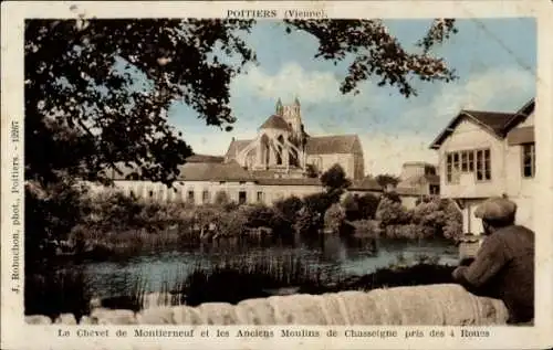 Ak Poitiers Vienne, Chevet de Montierneuf, Anciens Moulins de Chasseigne pris des 4 Roues