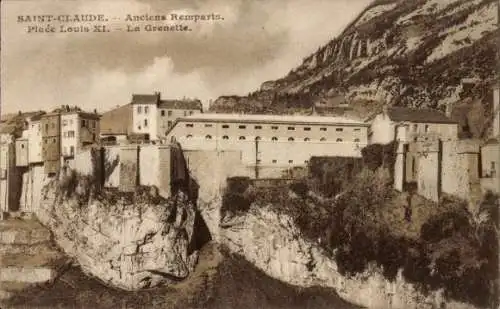 Ak Saint Claude Jura, anciens Remparts, Place Louis XI, La Grenette