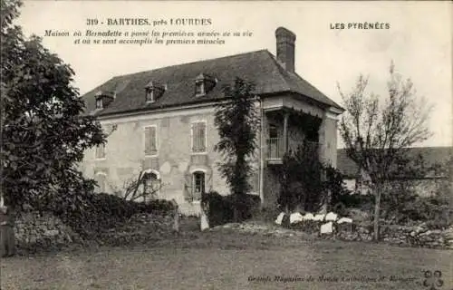 Ak Lourdes Hautes Pyrénées, Barthes, Maison ou Bernadette a passe les premieres