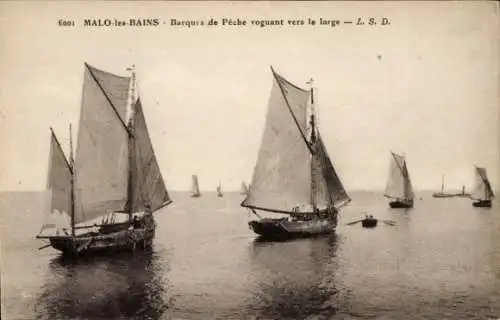 Ak Malo les Bains Nord, Barques de Peche voguant vers le large