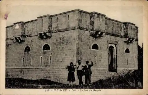 Ak Loix Île de Ré Charente Maritime, Le fort du Grouin, zwei Männer und eine Frau