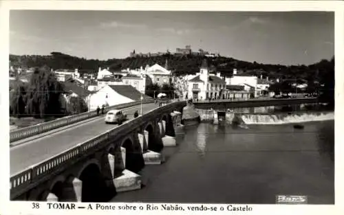 Foto Ak Tomar Portugal, Burg von der Brücke aus gesehen