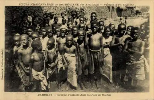 Ak Dahomey Benin, Gruppe von Kindern in den Straßen von Ouidah