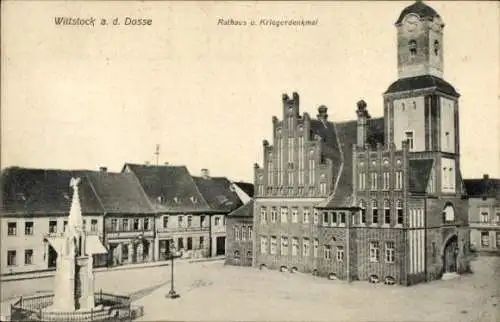 Ak Wittstock Dosse in der Prignitz, Rathaus, Kriegerdenkmal