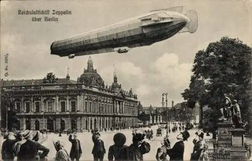 Ak Berlin Mitte, Reichsluftschiff Zeppelin, Zuschauer