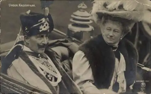 Ak Kaiser Wilhelm II. in Husarenuniform, Kaiserin Auguste Viktoria, Portrait 1907